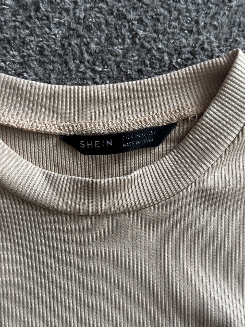 SHEIN Beige Ribbed Mock Neck Tank - Picture 3 of 4